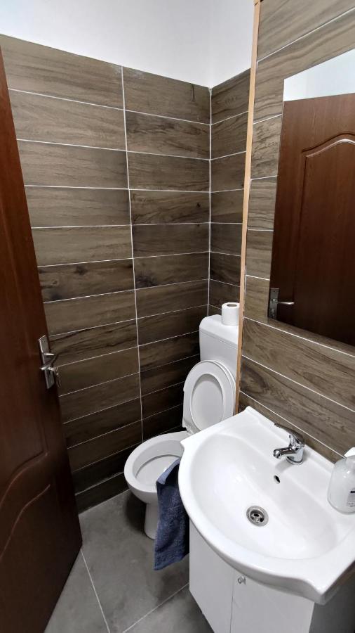 Garsoniera 30Mp Chrysflatty1 - Free Netflix Apartment Arad Exterior photo